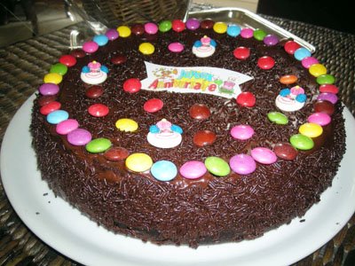 gateau chocolat anniversaire garçon - Gâteau d'anniversaire pour enfant au chocolat et aux bonbons
