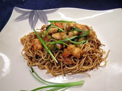 Chow mein poulet et fruits de mer