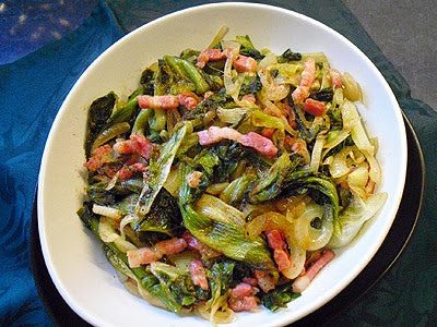 Salade braisée aux lardons
