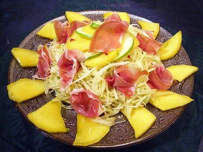 Salade chou blanc mangue et jambon cru