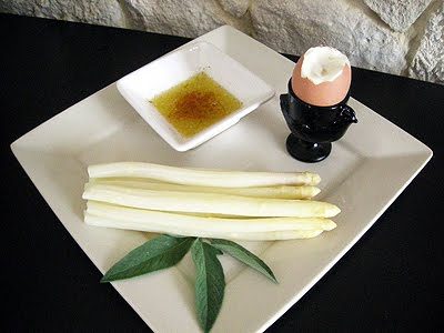 Asperges à la Fontenelle