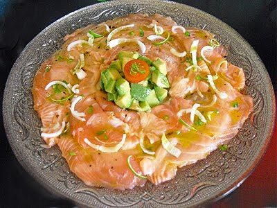 Carpaccio de saumon au vinaigre de fruits exotiques et gingembre