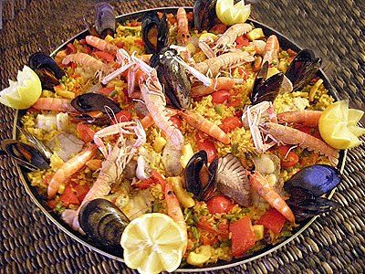 Paella poissons et fruits de mer