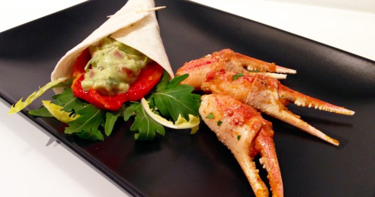 Wraps aux avocats, pinces de crabe satay