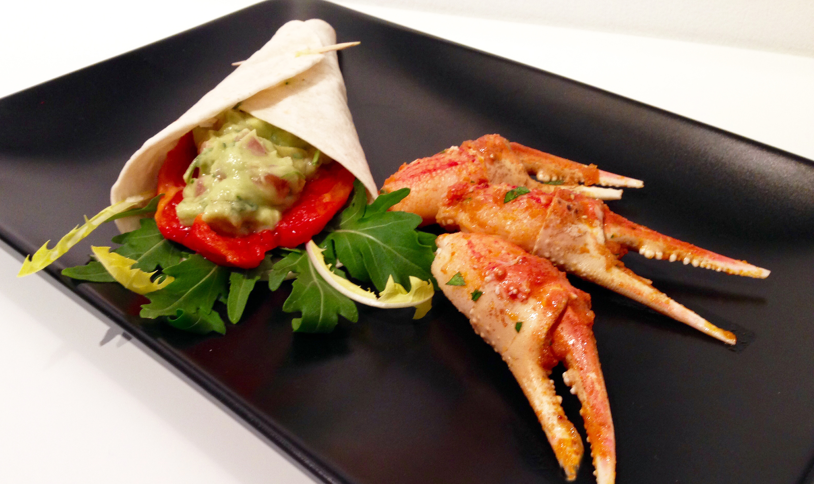 Wraps aux avocats, pinces de crabe satay - 1