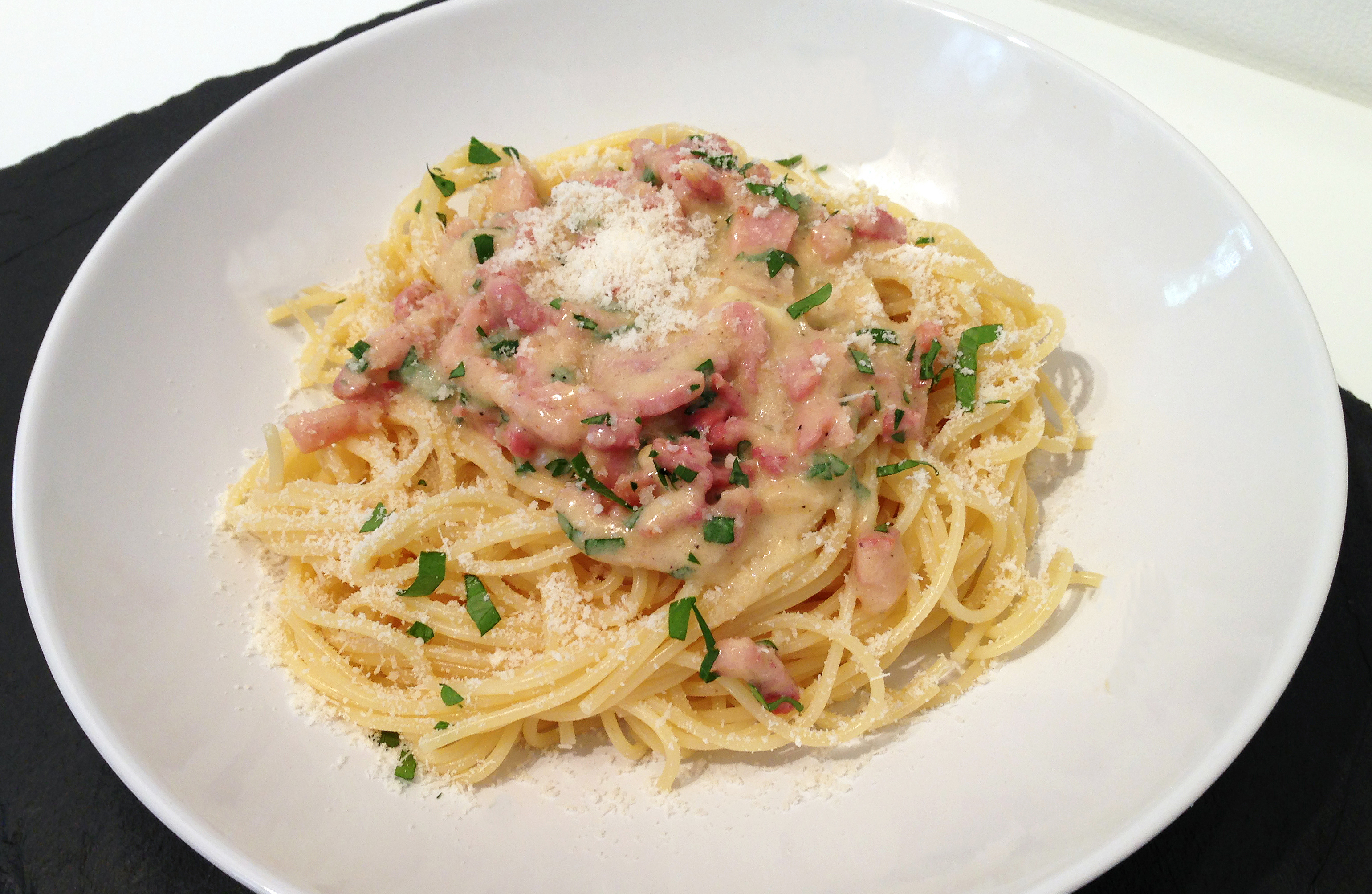 Spaghetti carbonara - La recette facile par Toqués 2 Cuisine