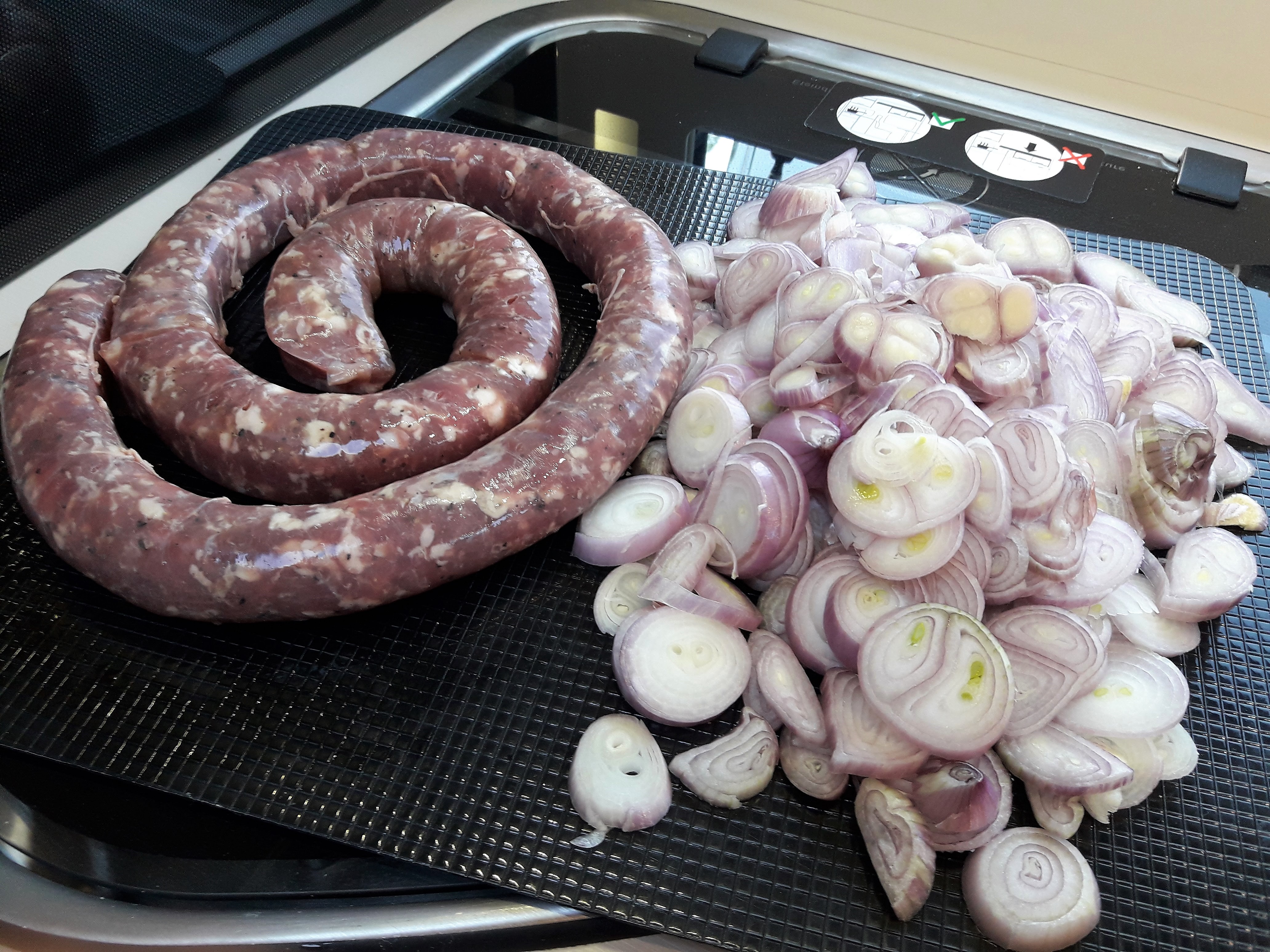 Saucisse Confite Aux Echalotes La Recette Facile Par Toques 2