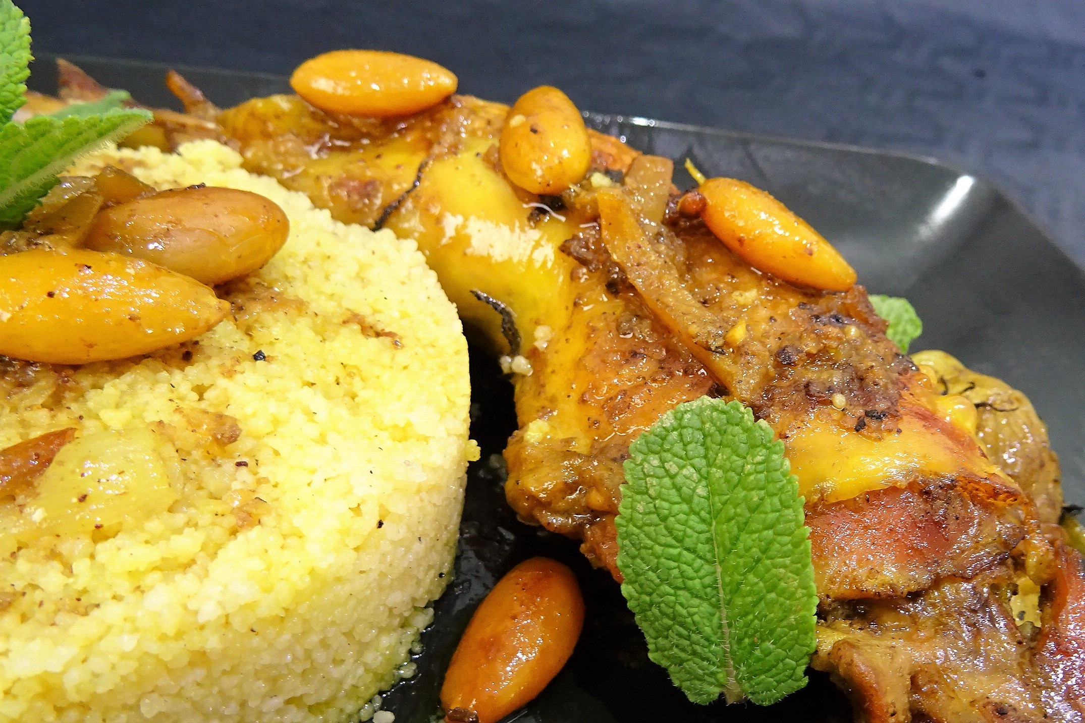 Tajine de poulet aux amandes La recette facile par Toqués 2 Cuisine