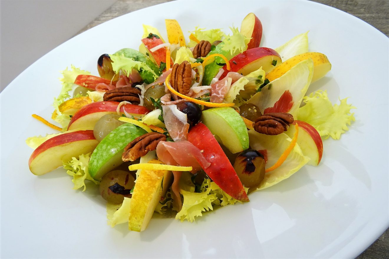 SALADE D’ENDIVES AUX POMMES RAISINS ET NOIX DE PECAN 920