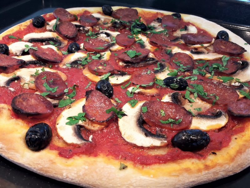 Pizza au chorizo - La recette facile par Toqués 2 Cuisine