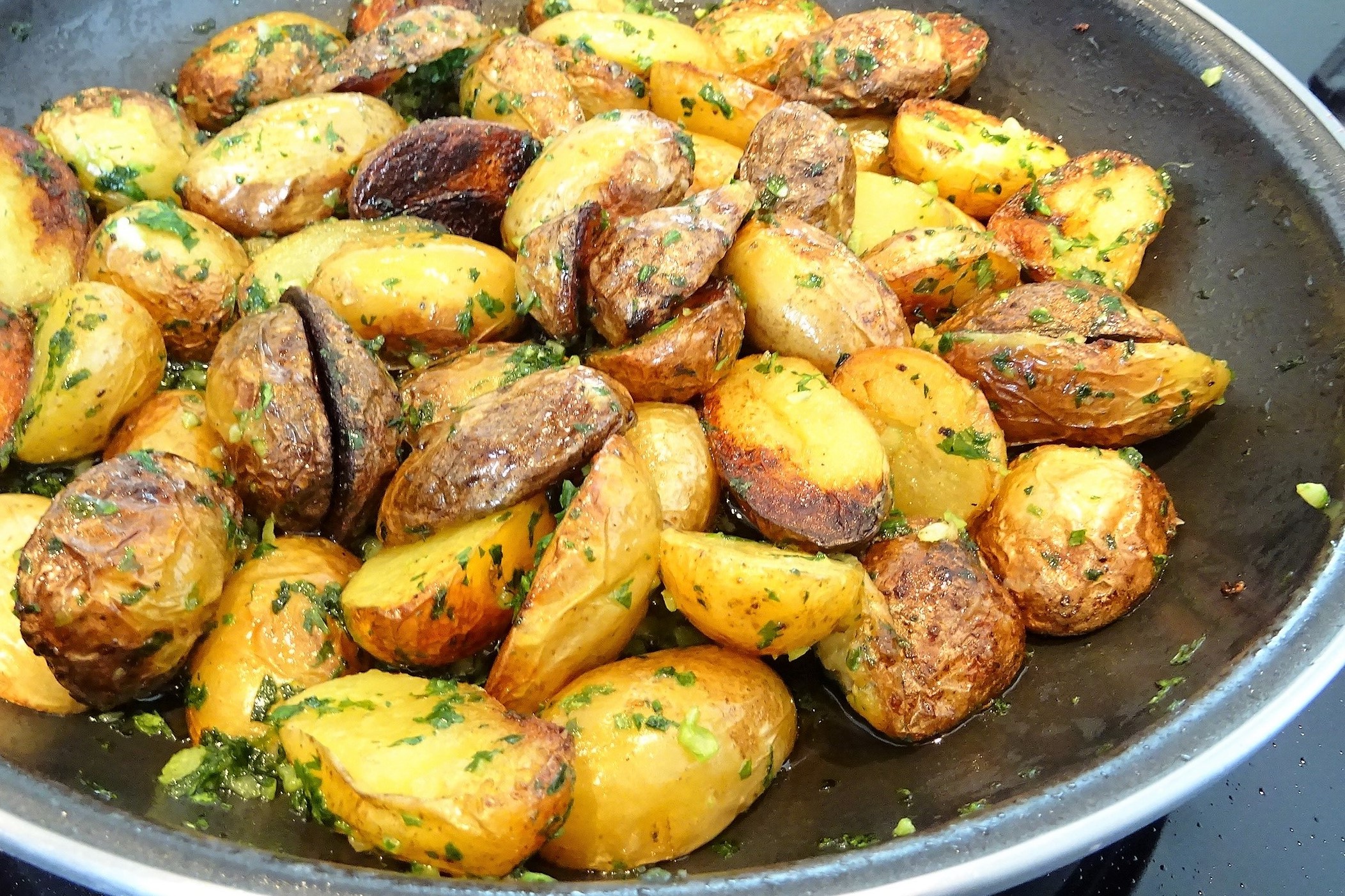 Recette Cuisse de canard confite au four, pommes sautées à la sarladaise