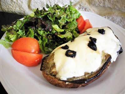 Crostinis aubergines mozzarella