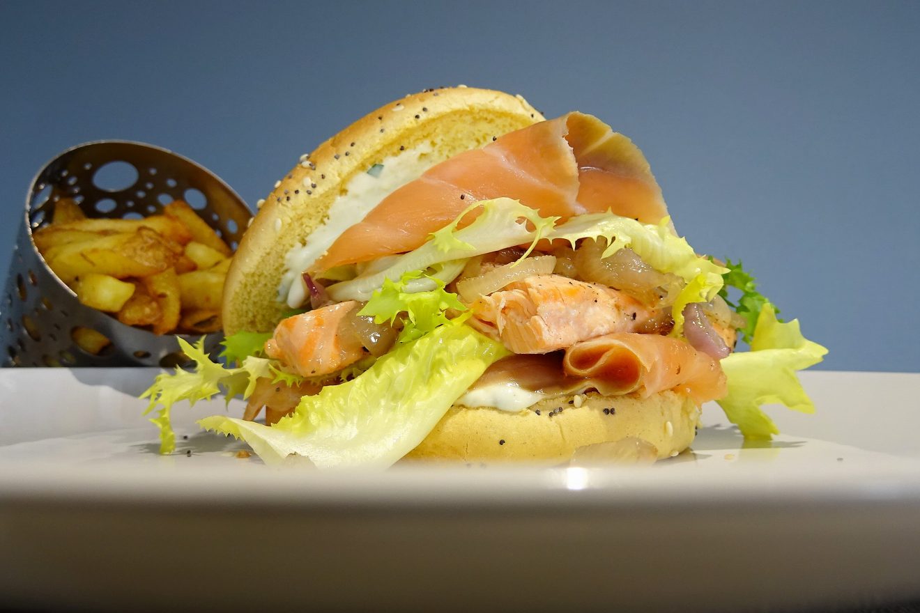BURGER AUX DEUX SAUMONS 218