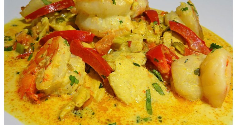 Curry de poulet aux crevettes et crème de coco