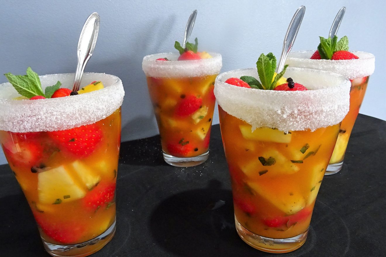 SALADE FRAISES ANANAS AU RHUM 300