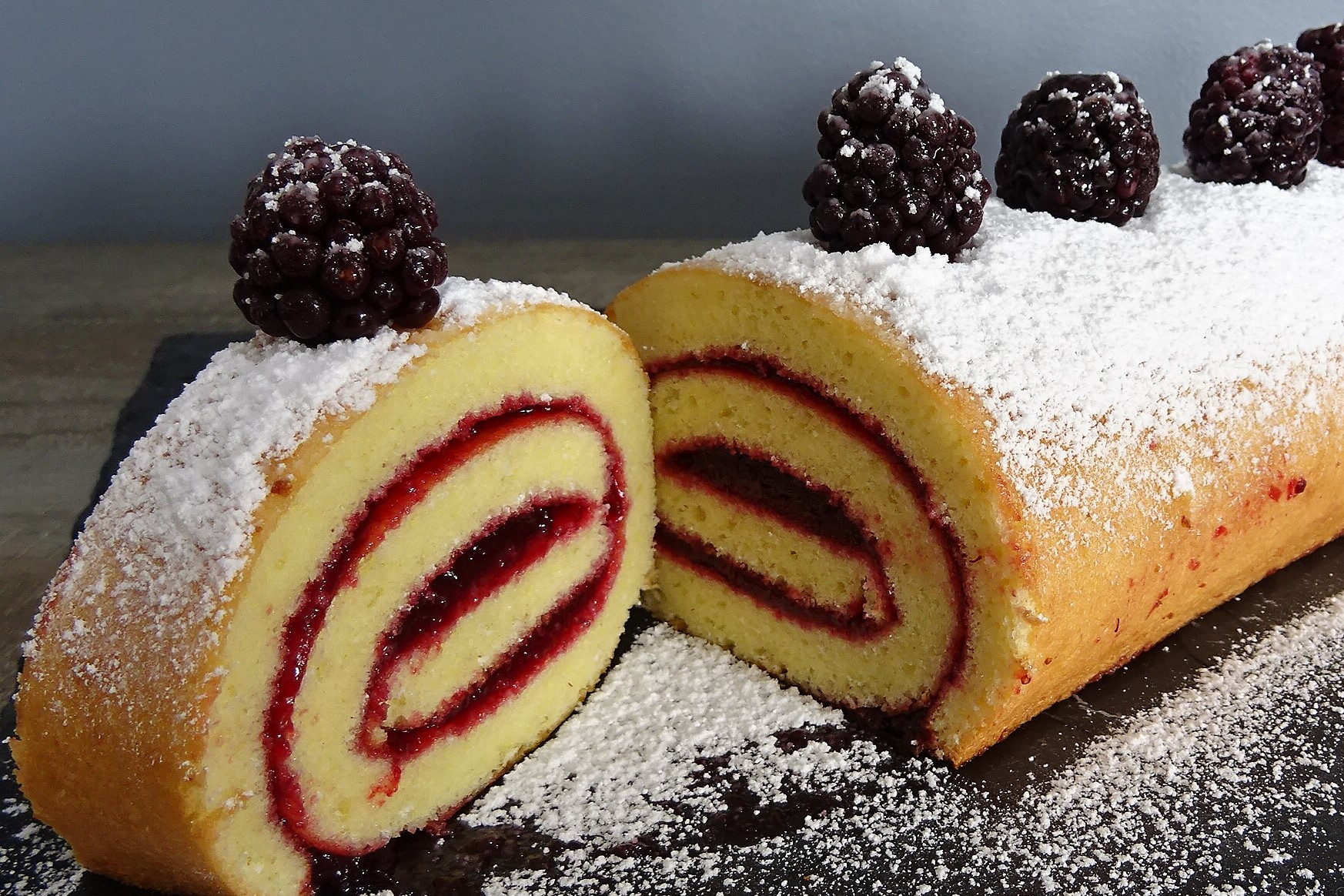 Gâteau roulé à la gelée de mûres - 1