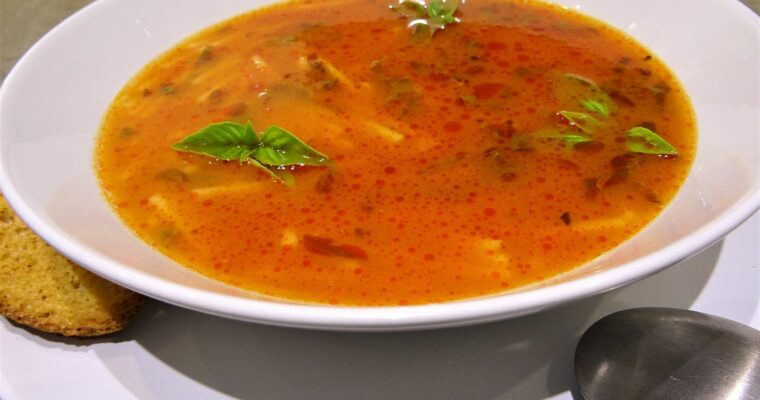 Bouillon de tomates aux pâtes