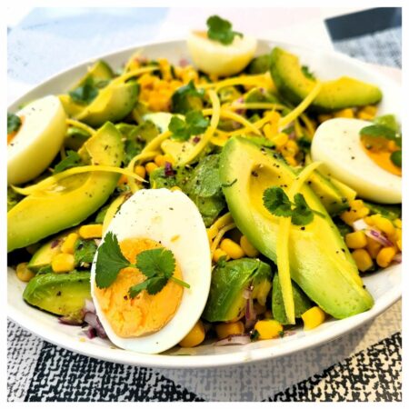 Salade maïs avocats à la coriandre - La recette facile par Toqués 2 Cuisine